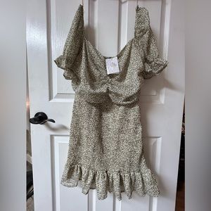 Selling this beautiful dress because it does not fit me!